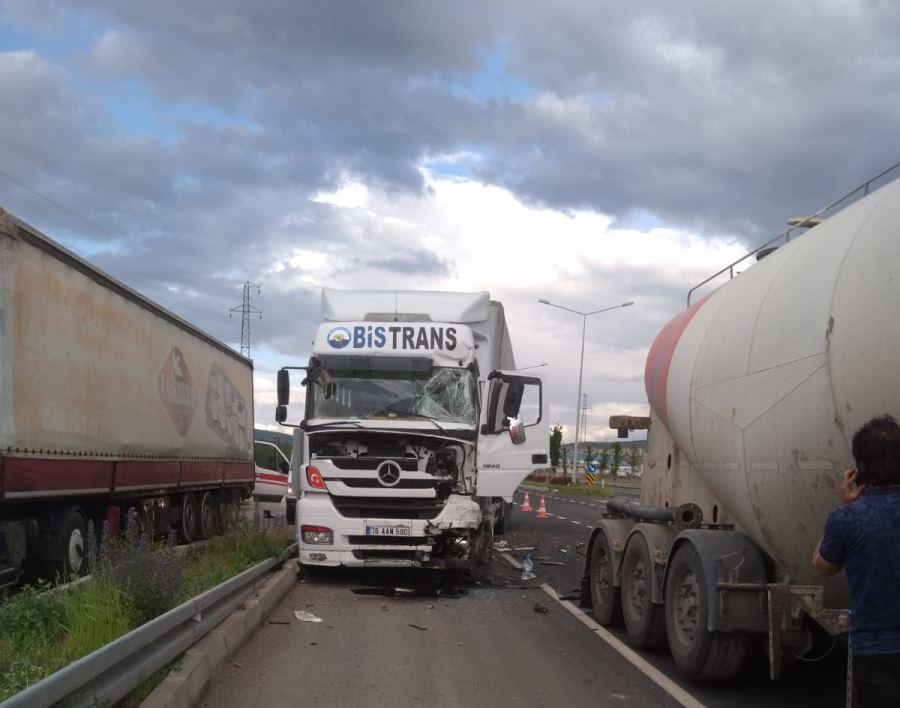 Erzurum’daki trafik kazasında faciadan dönüldü 