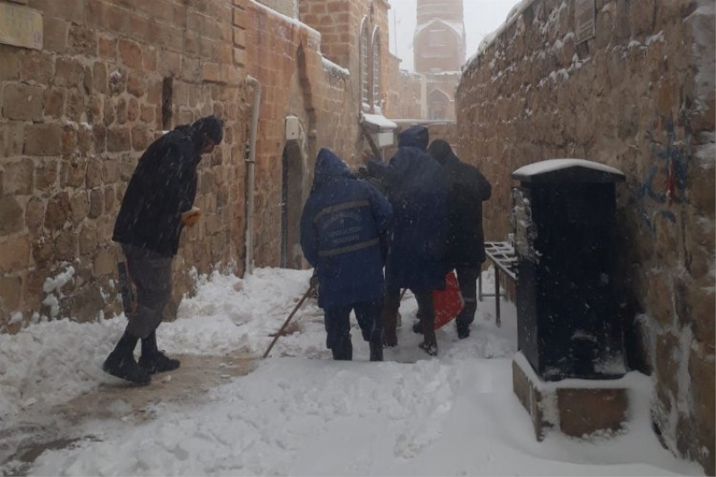 Mardin Artuklu Belediyesi ekipleri ‘kar’ mesaisinde