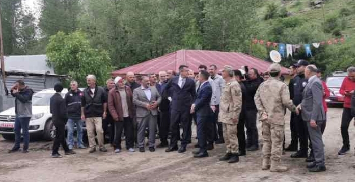 Vali Memiş ve Büyükşehir Belediye Başkanı Sekmen, yangın mağdurlarını dinledi