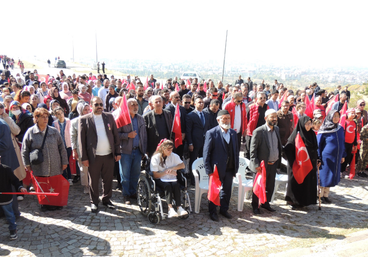 Aziziye Tabyalarında “7’den 70’e ecdada saygı yürüyüşü” düzenlendi