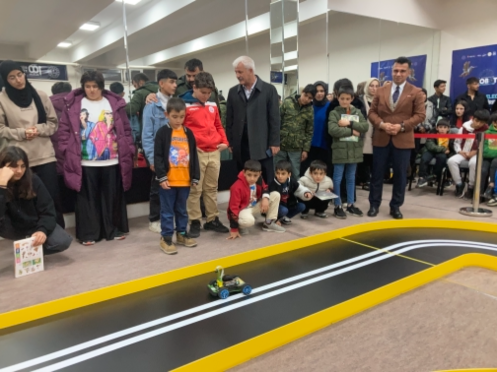 DEVLET KORUMASINDAKİ ÇOCUKLAR TEKNOLOJİ ŞÖLENİNE KONUK OLDU