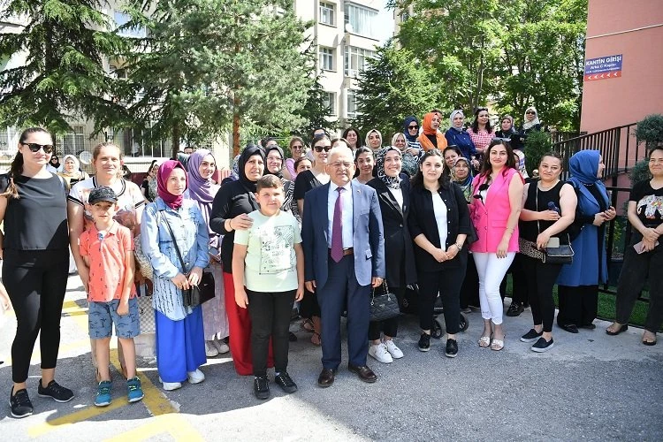 Kayseri protokolü karne coşkusuna ortak oldu