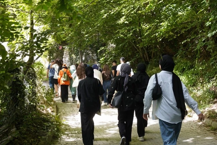 Bursa Yıldırımlı gençler doğa için yürüdü