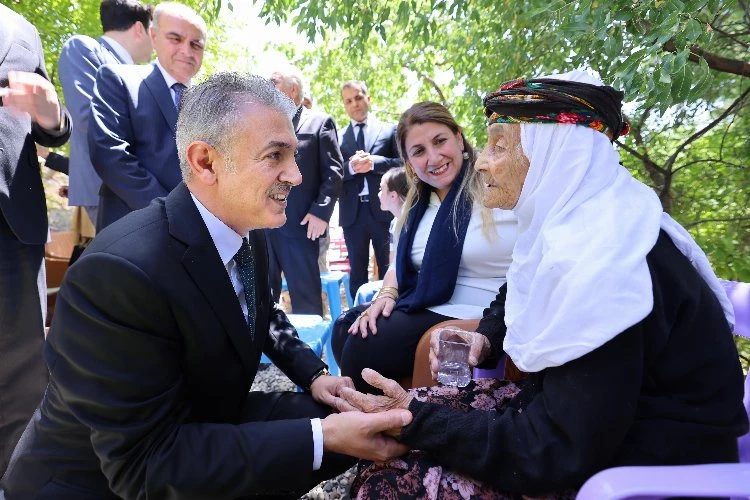 Pınarcık Şehitleri kabirleri başında anıldı