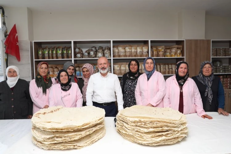 Başkan Çolakbayrakdar, “Kırsal mahallelerde örnek hizmetlere imza atıyoruz”