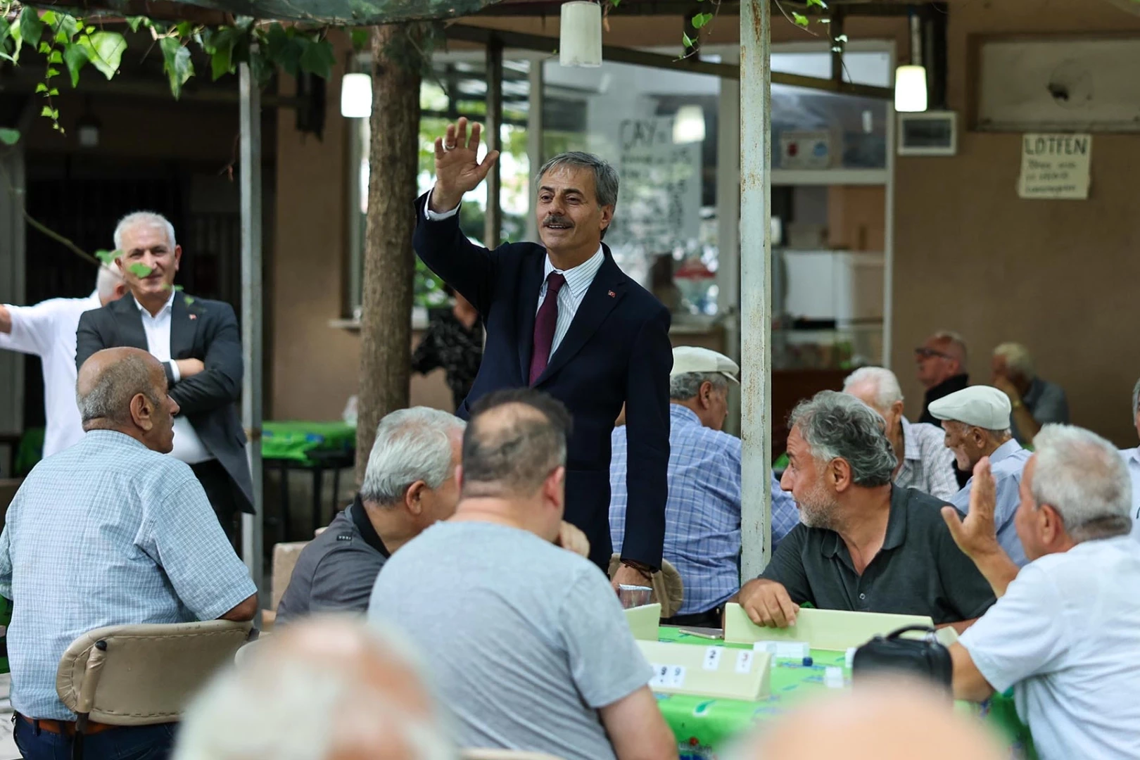 Başkan Alemdar Sakarya’da vatandaşlarla kucaklaşıyor