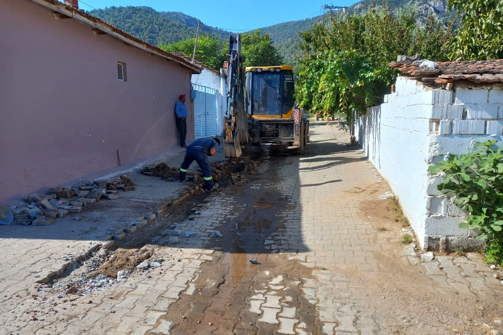 Manisa  Kayaaltı Mahallesine sağlıklı içe suyu hattı