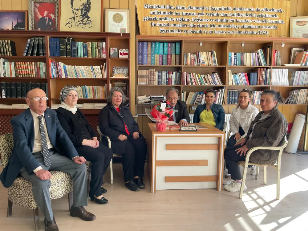 Bir Ömrün Bilgisi Raflarda: Kürkçüoğlu’ndan 800 Kitaplık Bağış!