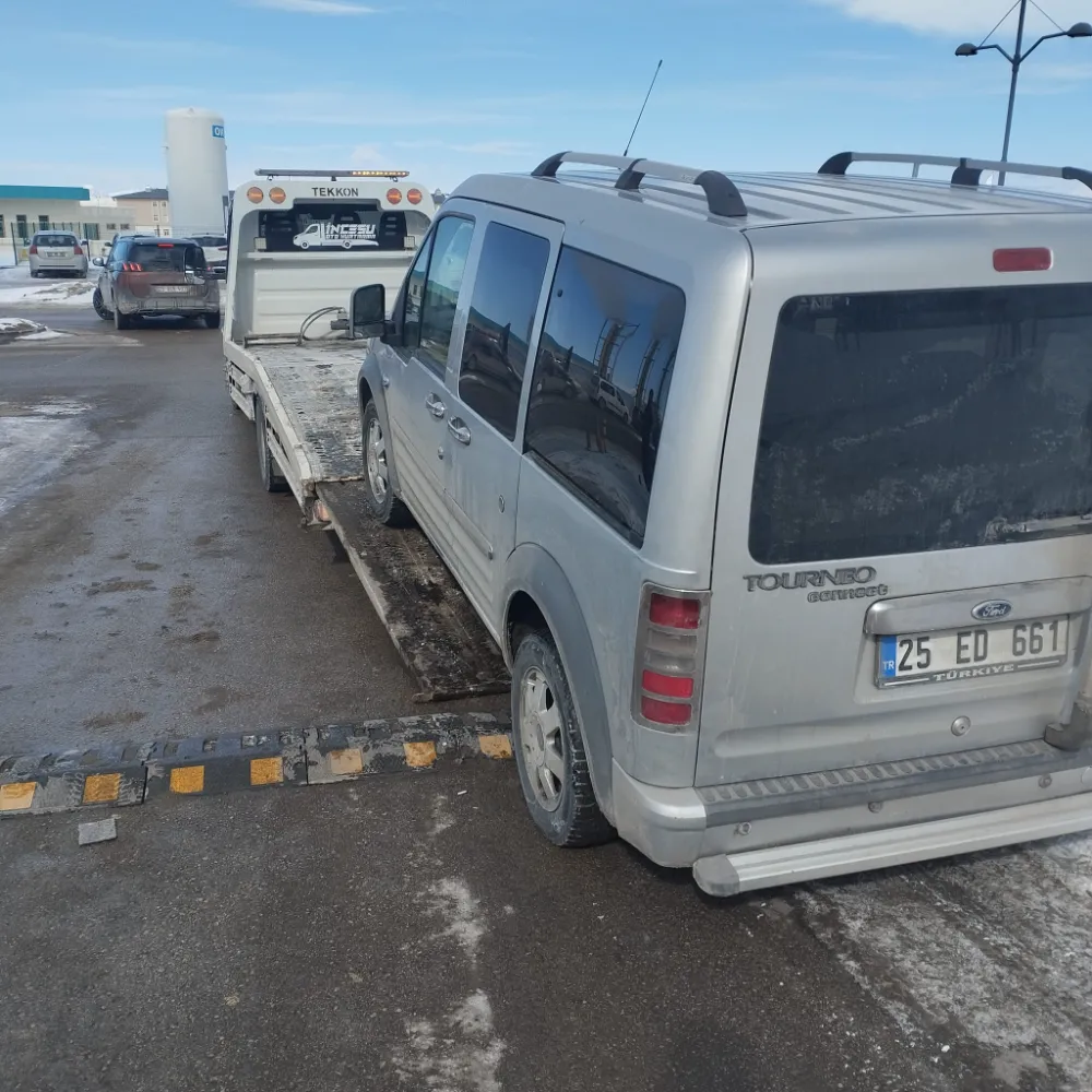 Erzurum Şehir Hastanesinde uzun süre bekleyen araçlar çektiriliyor 