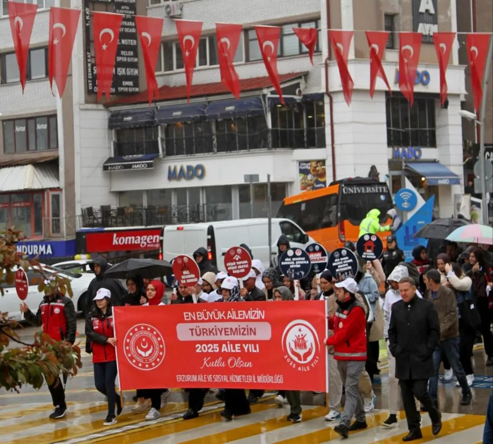 Aile Yılı Kortej Yürüyüşü Yağmura Rağmen Gerçekleşti