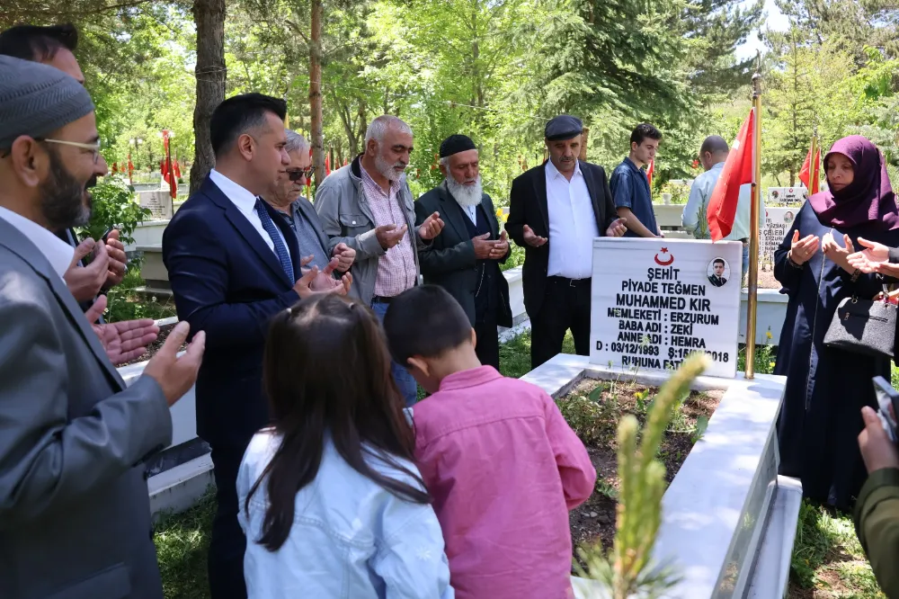 Arife Gününde Dualar Şehitler İçin Yükseldi