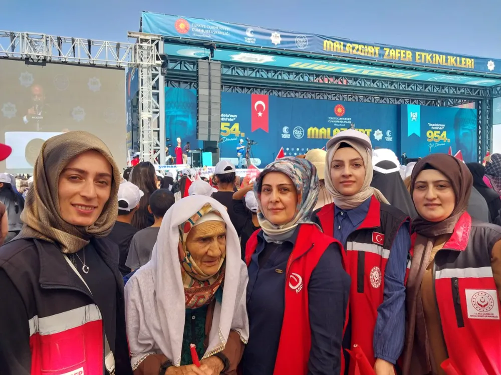 Malazgirt Zaferi’nin 954. Yılında Erzurumlu Hüsna Teyze Dualarıyla Tarihe Tanıklık Etti