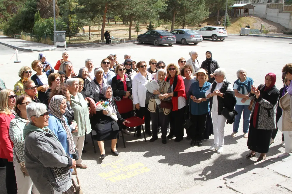 Nenehatun Kız Anadolu Lisesi’nin Yarım Asırlık Mezunları Erzurum’da Buluştu
