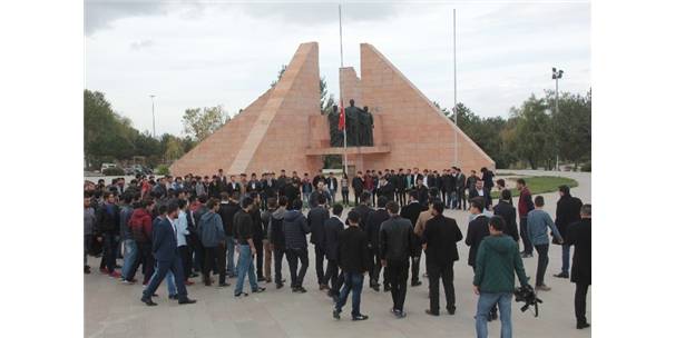 ATATÜRK ÜNİVERSİTESİ ÖĞRENCİ KONSEYİNDEN BİRLİK VE BERABELİK YÜRÜYÜŞÜ