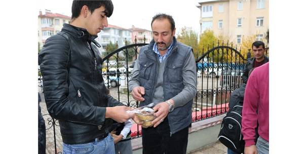 AZİZİYE?DEN VATANDAŞA AŞURE İKRAMI?