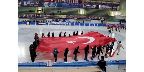 (ÖZEL HABER) BUZ PATENCİLERİNDEN CUMHURİYET BAYRAMI KUTLAMASI