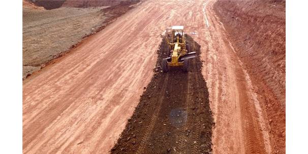 BÜYÜKŞEHİR, RİSK TAŞIYAN ULAŞIM HATLARINA ALTERNATİF YOL YAPIYOR