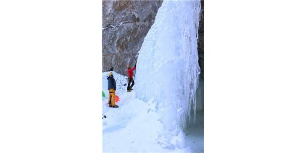 ERZURUM?DA ULUSLARARASI BUZ TIRMANIŞ FESTİVALİ