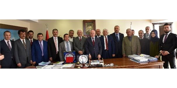 BAŞKAN SEKMEN, ELEŞKİRT BELEDİYESİ?Nİ AĞIRLADI