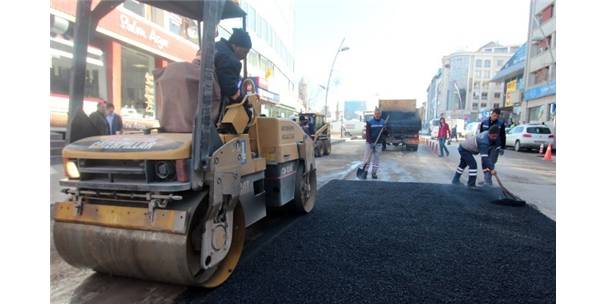 BÜYÜKŞEHİR ŞUBAT AYINDA SICAK ASFALT DÖKTÜ