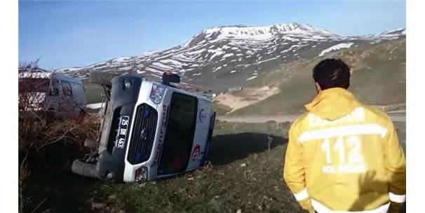 ERZURUM?A HASTA GETİREN AMBULANS YAN YATTI