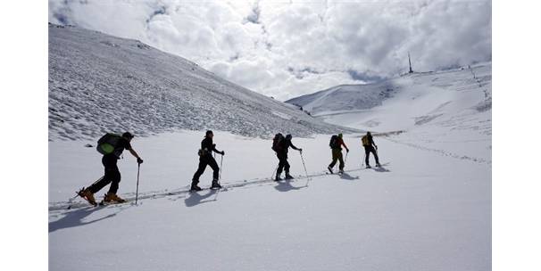 ERZURUM VE ERZİNCAN?IN YÜKSEK KESİMLERİNE KAR YAĞDI