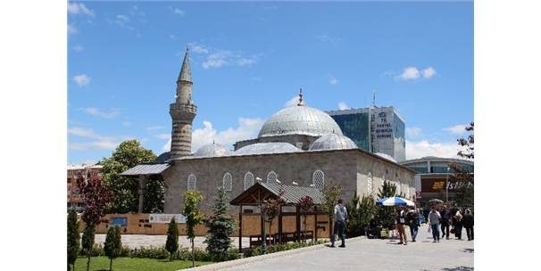 LALAPAŞA CAMİ RAMAZAN AYINDA İBADETE AÇILIYOR