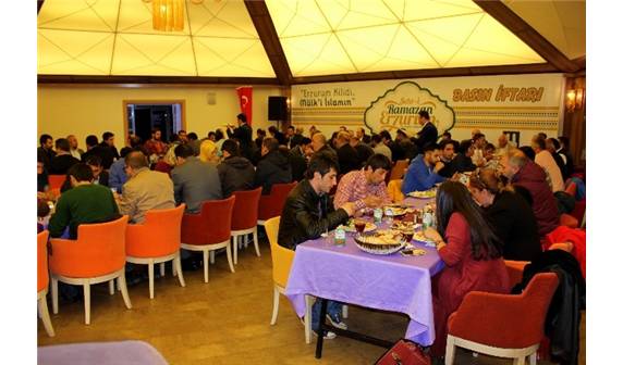 Başkan Sekmen iftarda gazetecilerle bir araya geldi