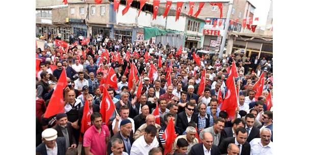 KARAYAZI İSTİKLAL YÜRÜYÜŞÜ VE DEMOKRASİ MİTİNGİYLE COŞTU