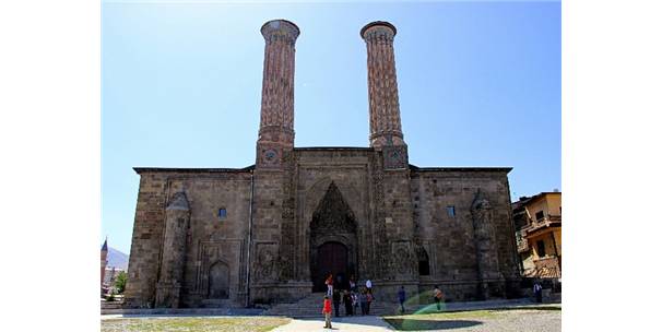 ERZURUM?UN SİMGELERİNDEN ÇİFTE MİNARELİ MEDRESE?NİN 5 YIL SÜREN RESTORASYONU TAMAMLANDI