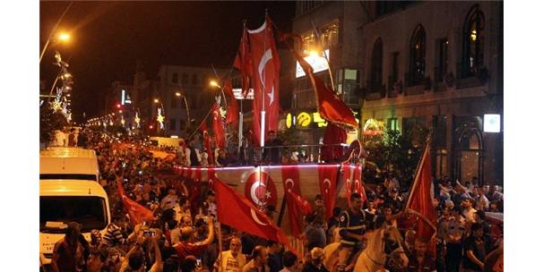 ERZURUM?DAKİ BAYRAK YÜRÜYÜŞÜNDE KARADAN GEMİ YÜRÜTÜLDÜ