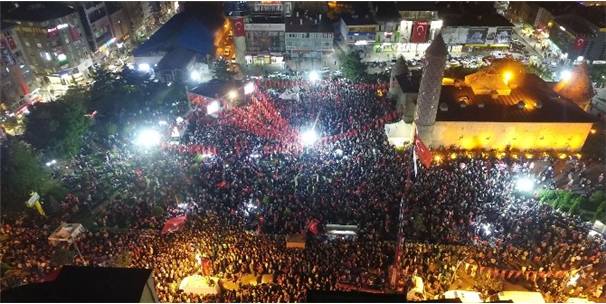 ERZURUM BAYRAK NÖBETİNDE TEK YÜREK