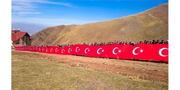 Gençlik Merkezlerinden 15 Temmuz Şehitleri Anma Yürüyüşü