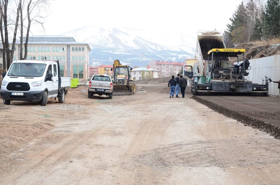 PALANDÖKEN BELEDİYESİ 15 TEMMUZ ŞEHİTLERİ CADDESİNİ HİZMETE AÇTI