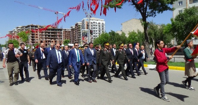 Atatürk`ün Erzurum?a gelişinin 98. yıl dönümü nedeniyle tören düzenlendi