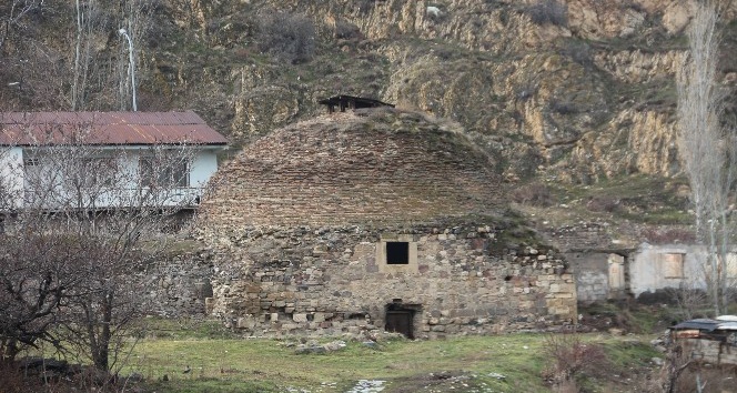 Selçuklular döneminden kalma hamam çürümeye terk edildi