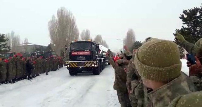 Topçu birliği Afrin?e tekbirlerle uğurlandı