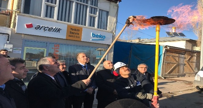 Horasan?da doğalgaz meşalesi yakıldı