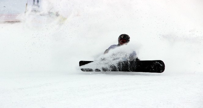 Snowboard Dünya Kupası renkli görüntülere sahne oluyor