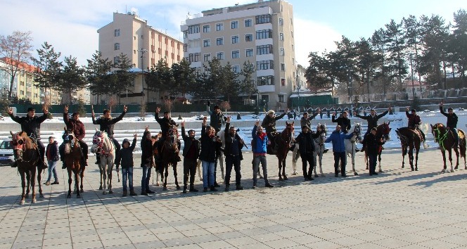 Atlı cirit ekibinden Zeytin Dalı Harekatı?na destek