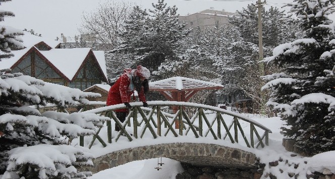 Çığ gelen Erzurum-Bingöl Karayolu ulaşıma açıldı