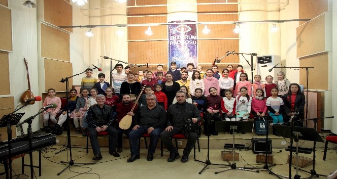 TRT Erzurum Radyosu Türk Halk Müziği Çocuk Korosu 2018?in ilk canlı yayınını gerçekleştirdi