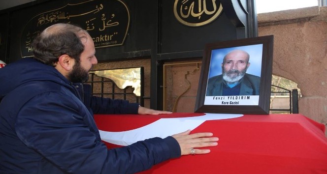 Gazi dedesini son yolculuğuna böyle uğurladı