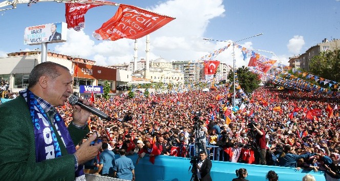 Cumhurbaşkanı Recep Tayyip Erdoğan 24 Haziran öncesi ilk mitingini Erzurum?da yaptı