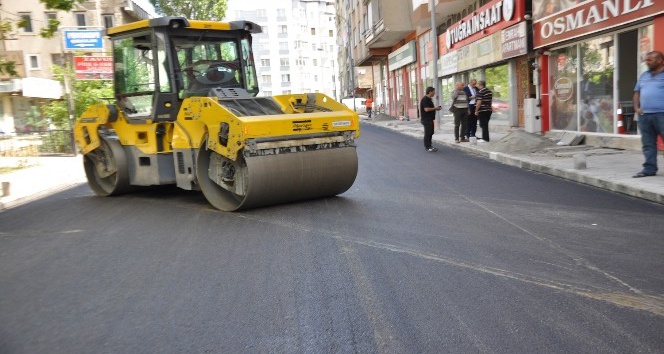 Yakutiye, merkezde asfalt çalışıyor