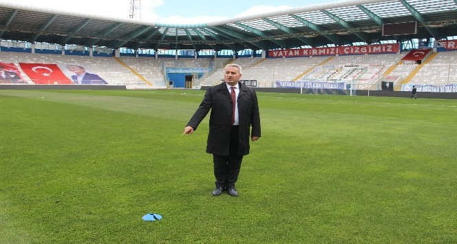 Cenk Tosun`un sakatlandığı nokta yetkililer tarafından incelendi, zemin sorunsuz görüldü