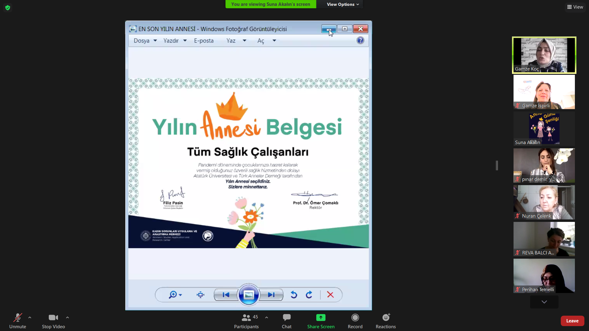 SAĞLIK ÇALIŞANLARI YILIN ANNESİ SEÇİLDİ